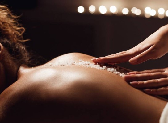 Massage 45 min et Gommage de Dos